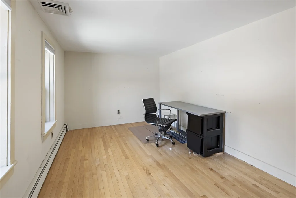 3 bed, 1 bath apartment for rent at 163 Newbury St Unit 2, Framingham — photo 12 of 18