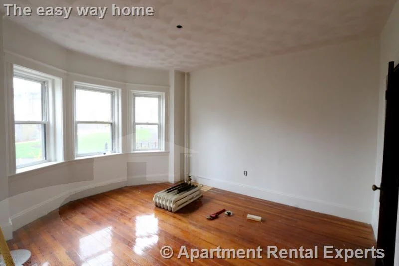 4 bed, 1 bath apartment for rent at 163 Summer St Unit 2, Spring Hill — photo 13 of 19