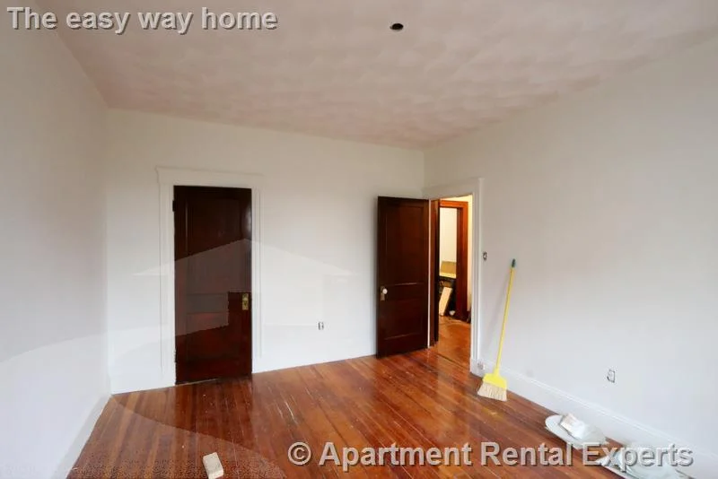 4 bed, 1 bath apartment for rent at 163 Summer St Unit 2, Spring Hill — photo 14 of 19