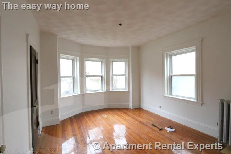 4 bed, 1 bath apartment for rent at 163 Summer St Unit 2, Spring Hill — photo 1 of 19