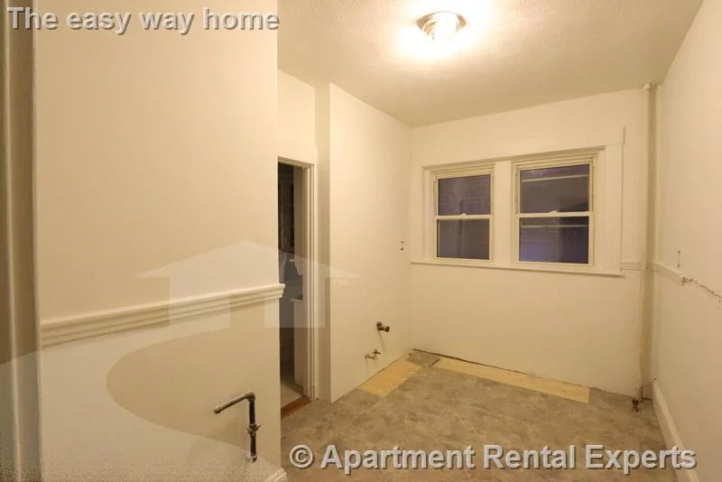 4 bed, 1 bath apartment for rent at 163 Summer St Unit 2, Spring Hill — photo 6 of 19