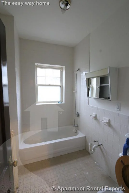 4 bed, 1 bath apartment for rent at 163 Summer St Unit 2, Spring Hill — photo 12 of 19