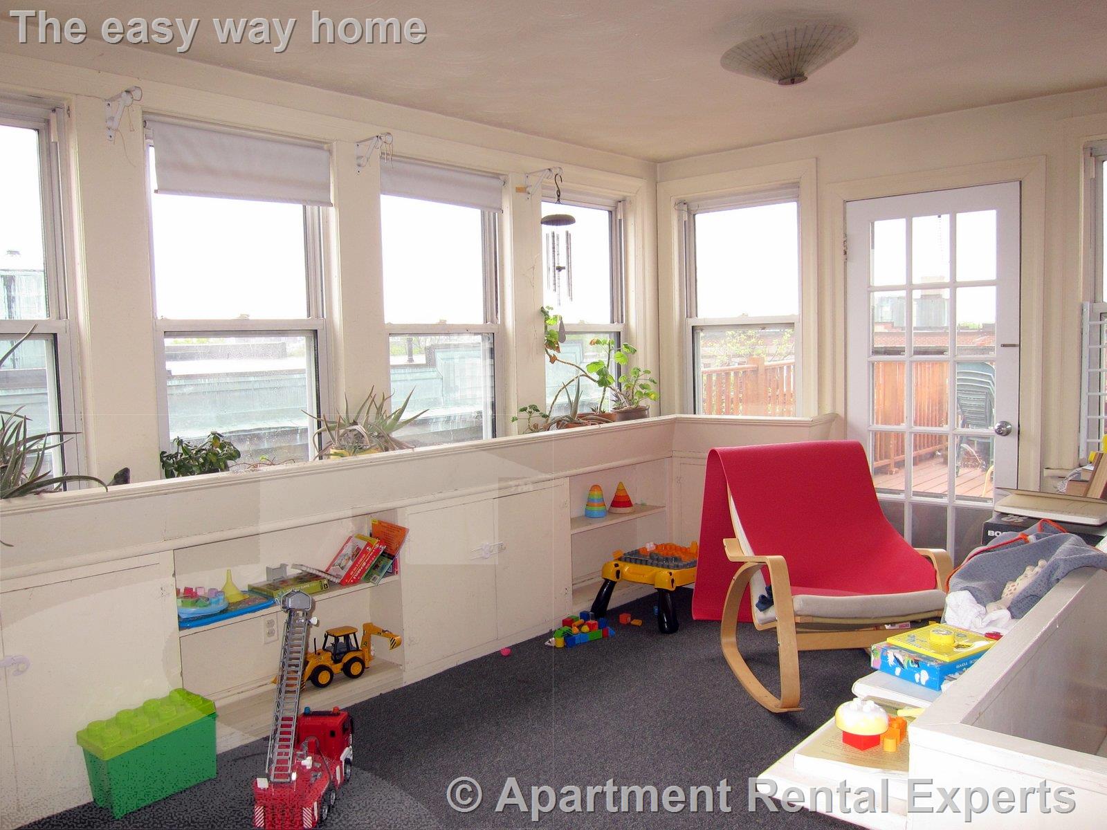 4 bed, 1 bath apartment for rent at 163 Summer St Unit 4P, Spring Hill — photo 2 of 5