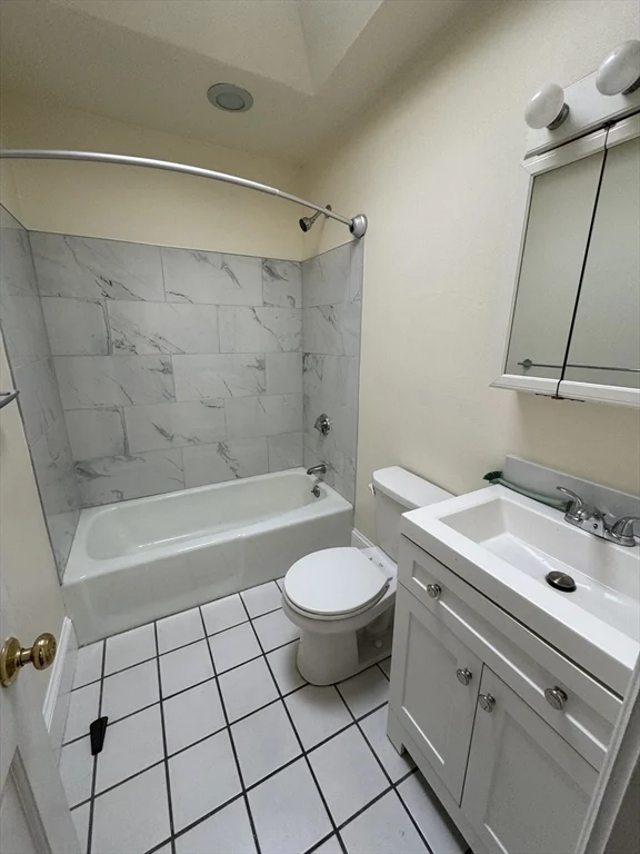 2 bed, 1 bath apartment for rent at 163 West 2nd St Unit 3, South Boston — photo 6 of 12