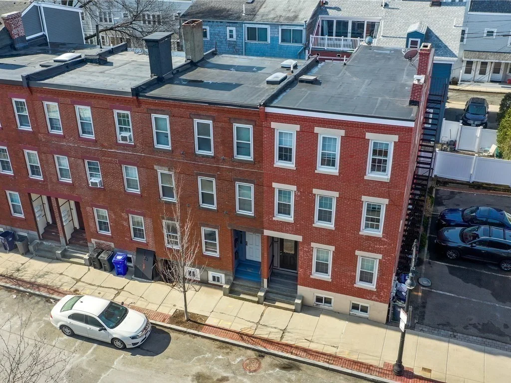 Studio bed, 1 bath apartment for rent at 163 West 2nd St Unit A, South Boston — photo 1 of 8