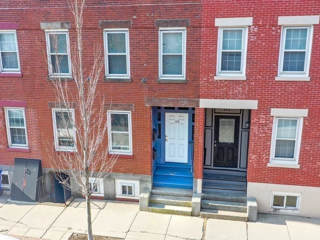 Studio bed, 1 bath apartment for rent at 163 West 2nd St Unit A, South Boston — photo 2 of 8