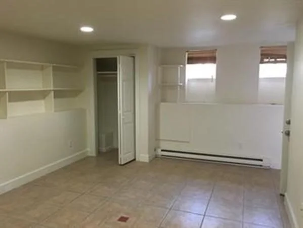 Studio bed, 1 bath apartment for rent at 163 West 2nd St Unit A, South Boston — photo 4 of 8