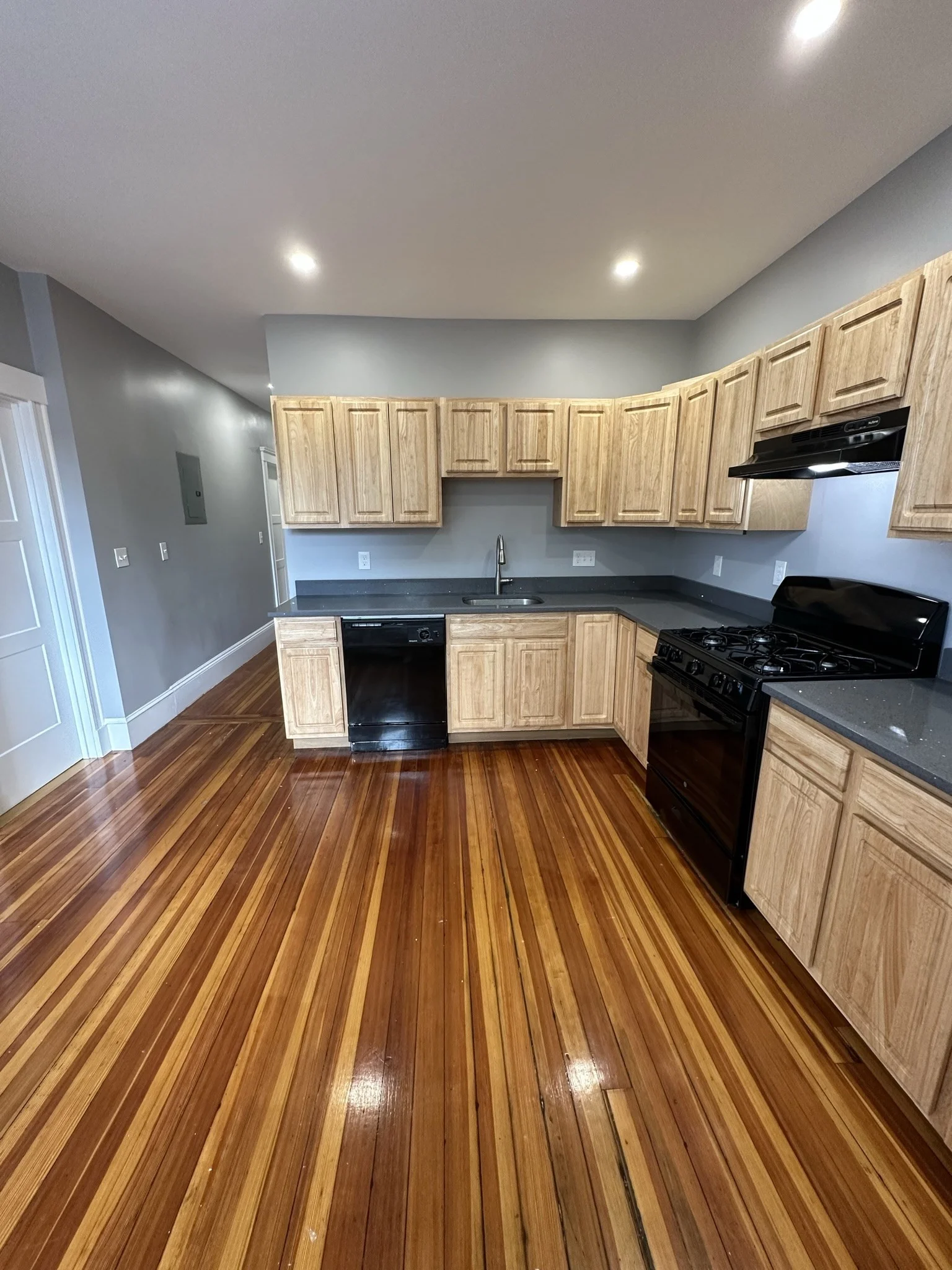 4 bed, 1 bath apartment for rent at 1631 Dorchester Ave Unit 3, Dorchester — photo 3 of 25