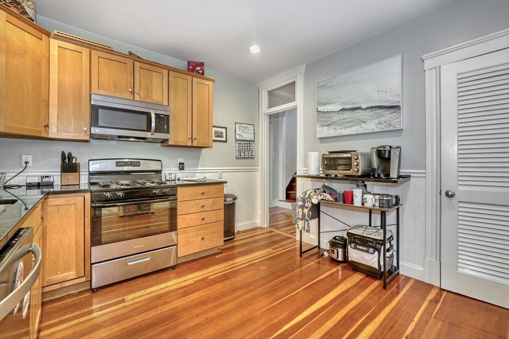 4 bed, 2 bath apartment for rent at 1632 Columbia Rd Unit 2, South Boston — photo 11 of 26
