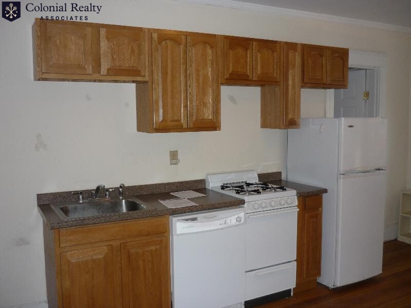 2 bed, 1 bath apartment for rent at 1635 Commonwealth Ave Unit 75, Brighton — photo 2 of 8