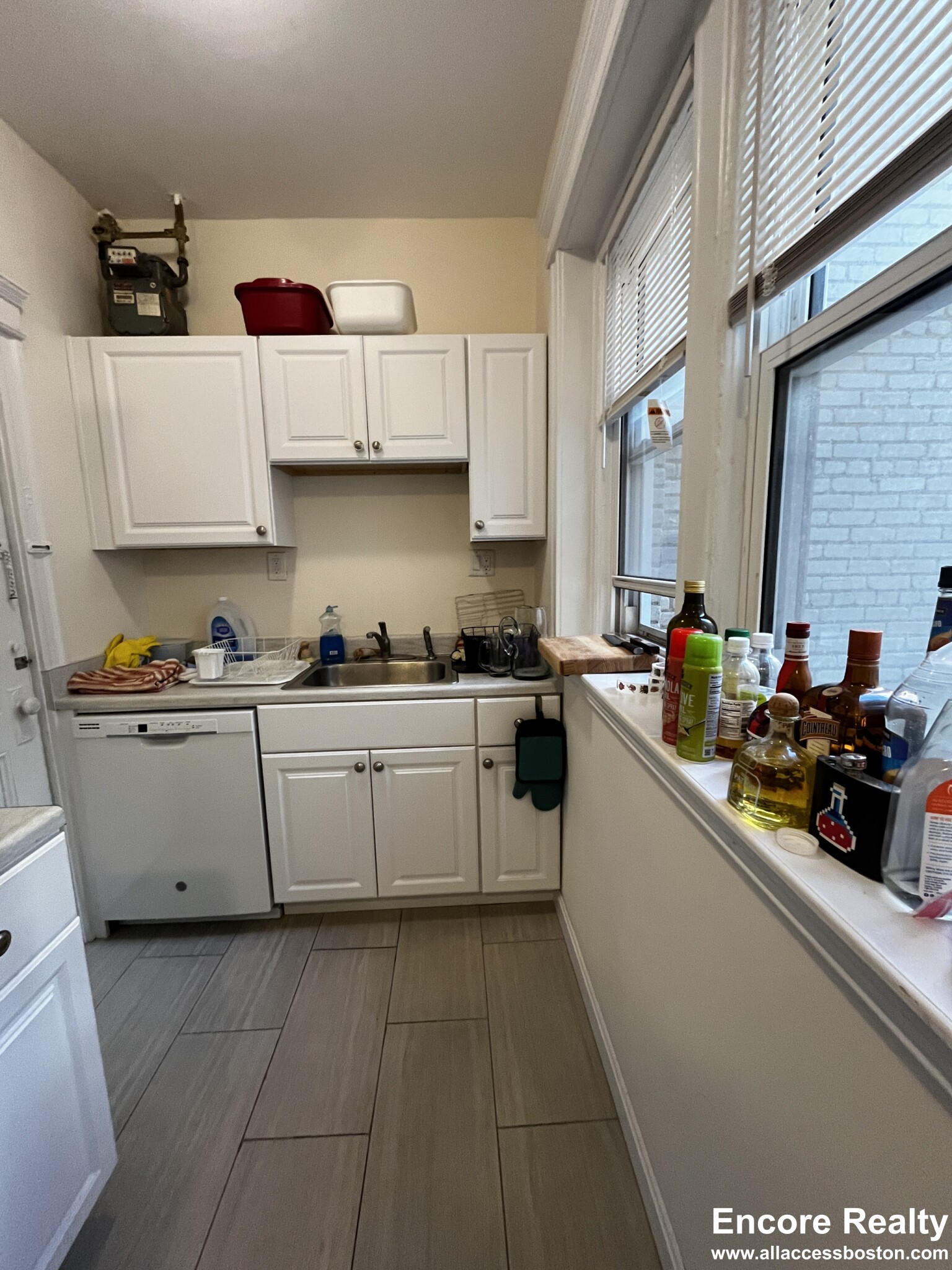 2 bed, 1 bath apartment for rent at 1637 Commonwealth Ave Unit 2, Brighton — photo 3 of 26