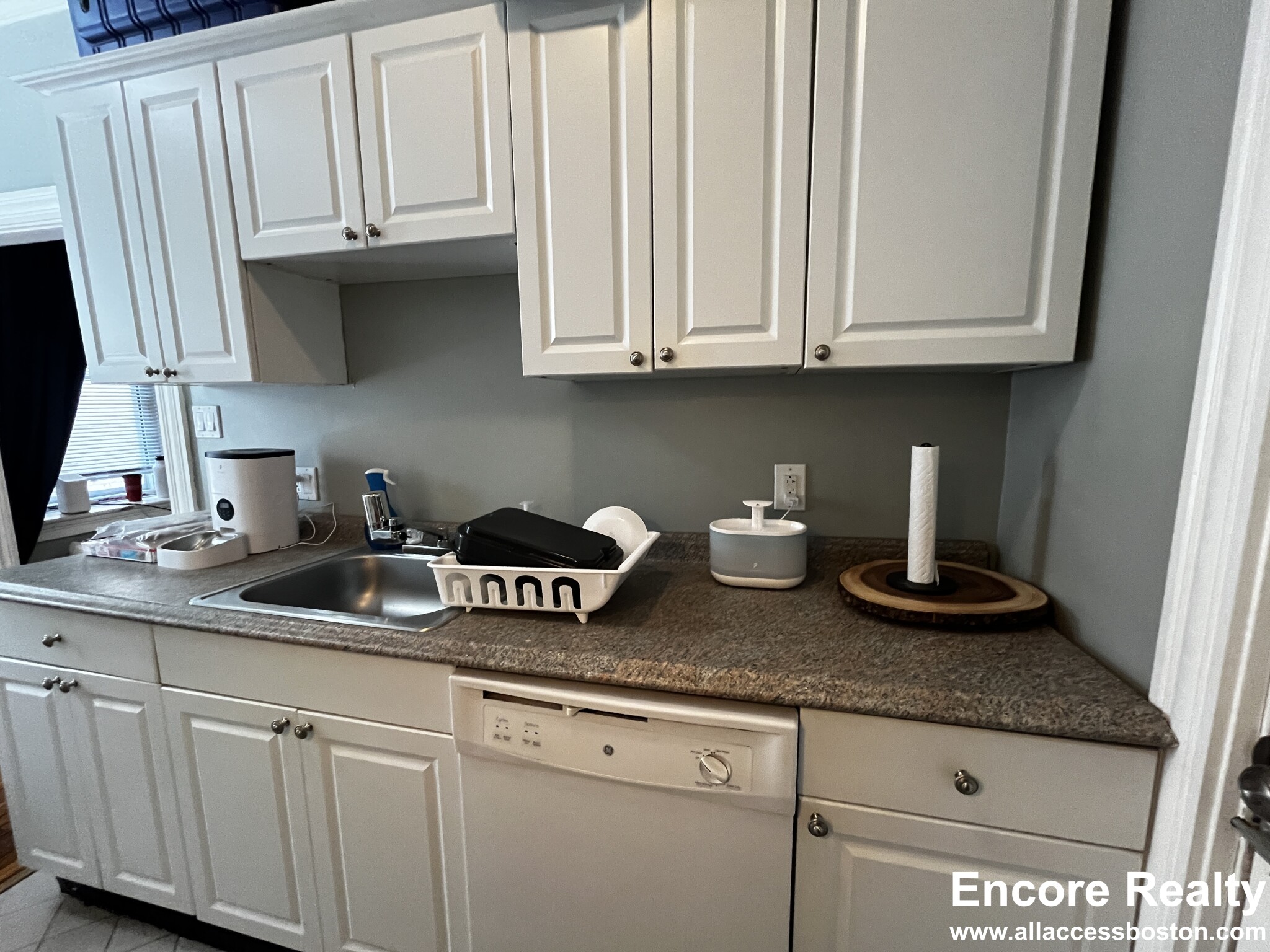 Studio bed, 1 bath apartment for rent at 1637 Commonwealth Ave Unit 5, Brighton — photo 2 of 18