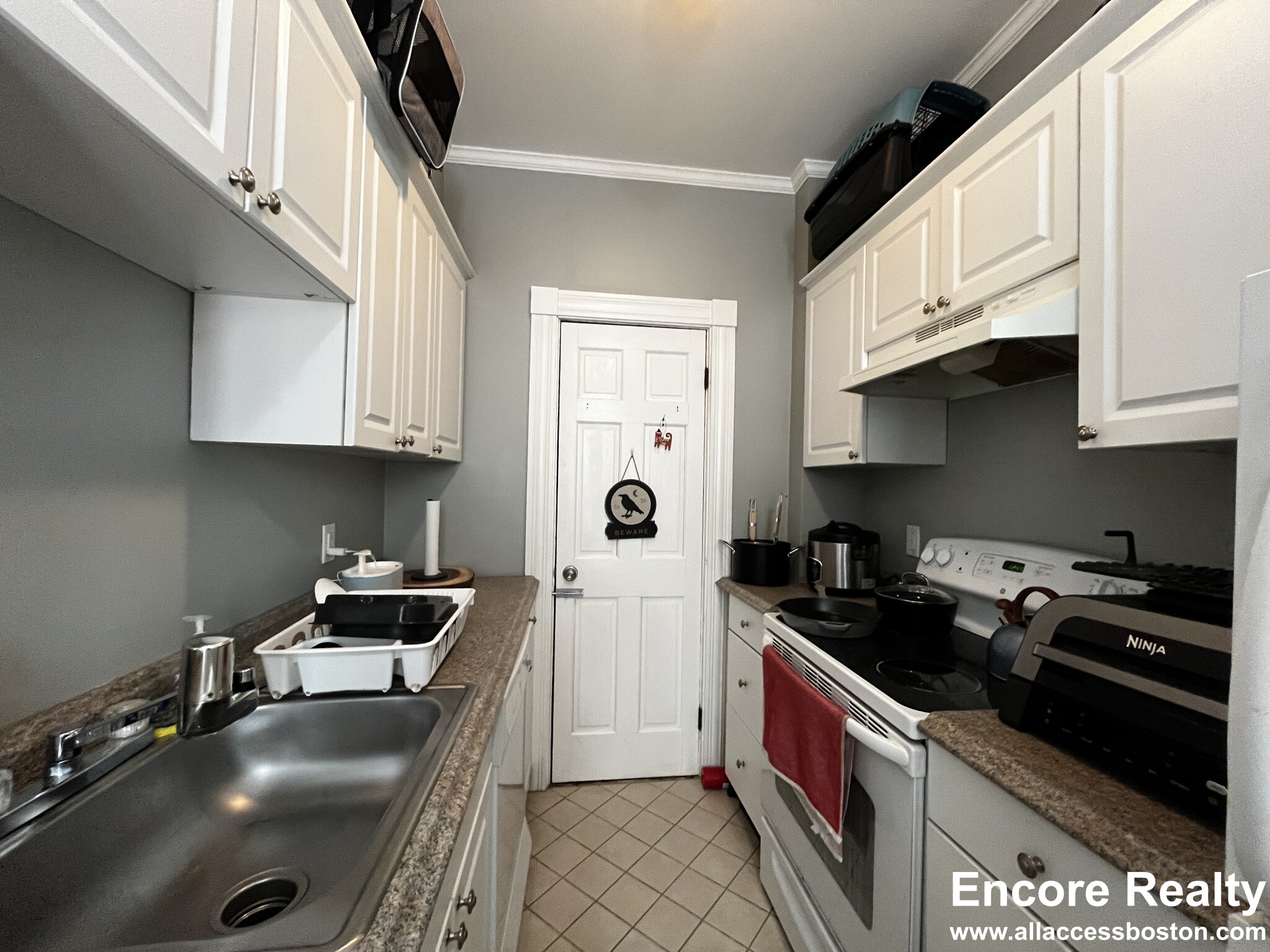 Studio bed, 1 bath apartment for rent at 1637 Commonwealth Ave Unit 5, Brighton