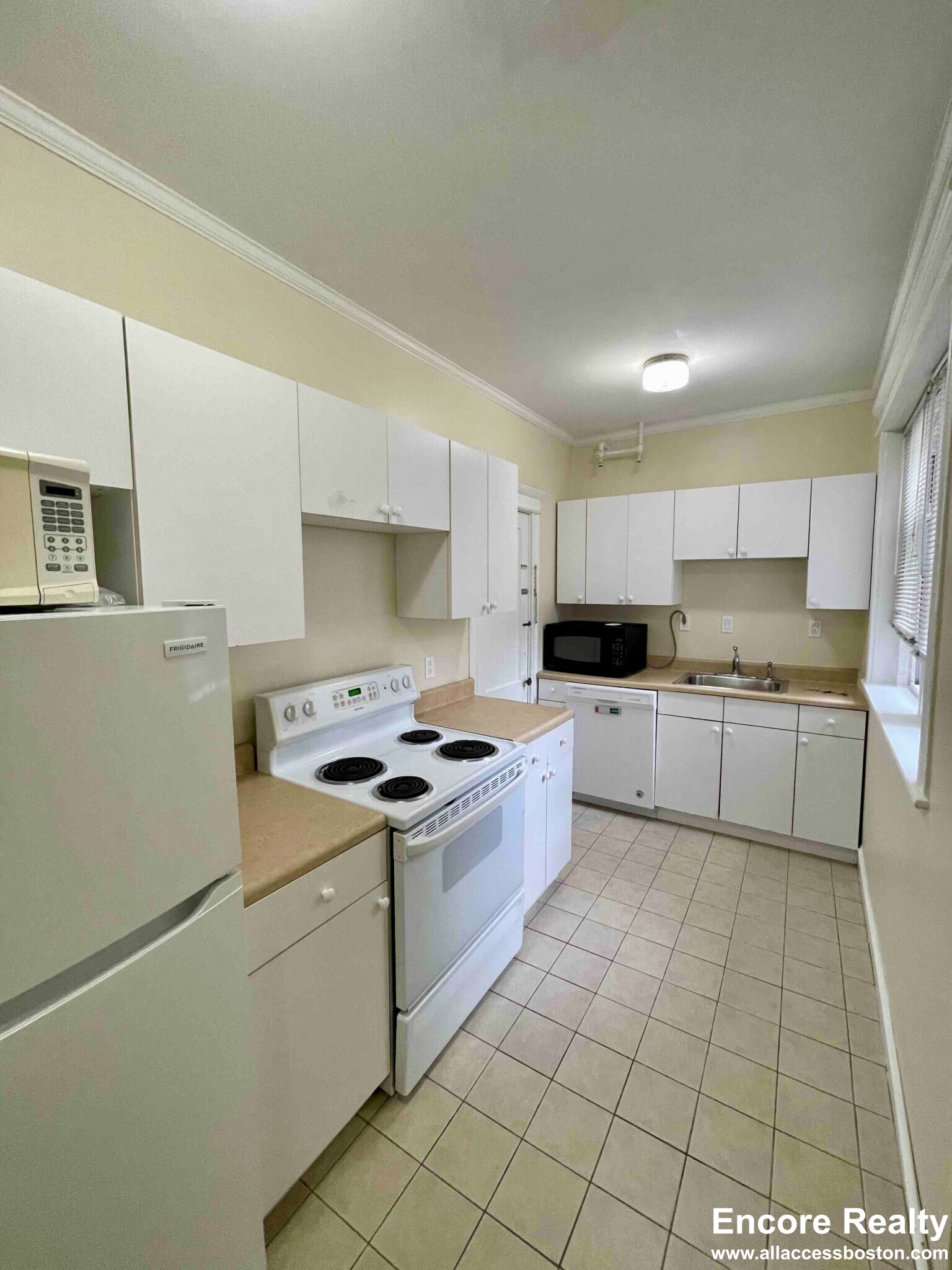 1 bed, 1 bath apartment for rent at 1637 Commonwealth Ave Unit 8, Brighton — photo 5 of 8