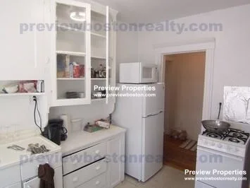 2 bed, 1 bath apartment for rent at 1638 Commonwealth Ave Unit 25P, Brighton — photo 4 of 10