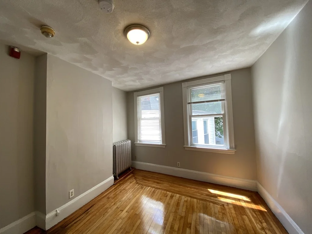 1 bed, 1 bath apartment for rent at 164-166 Washington Ave Unit 6, Bellingham Square — photo 6 of 9
