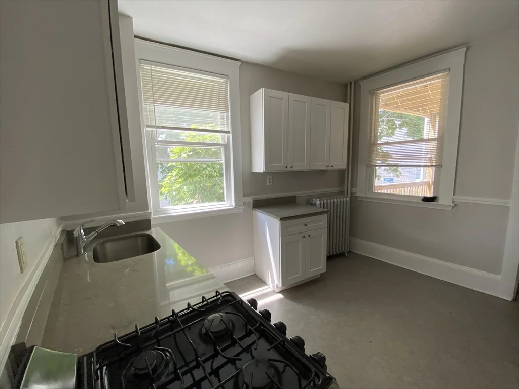 1 bed, 1 bath apartment for rent at 164-166 Washington Ave Unit 6, Bellingham Square