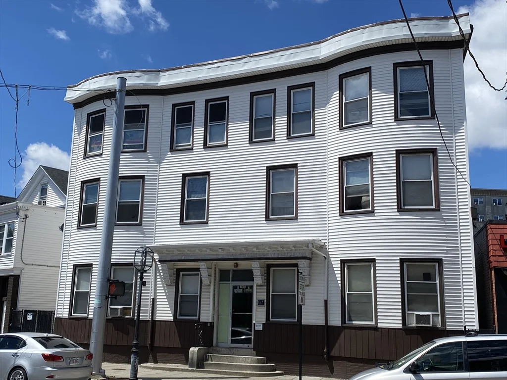 1 bed, 1 bath apartment for rent at 164-166 Washington Ave Unit 7, Bellingham Square