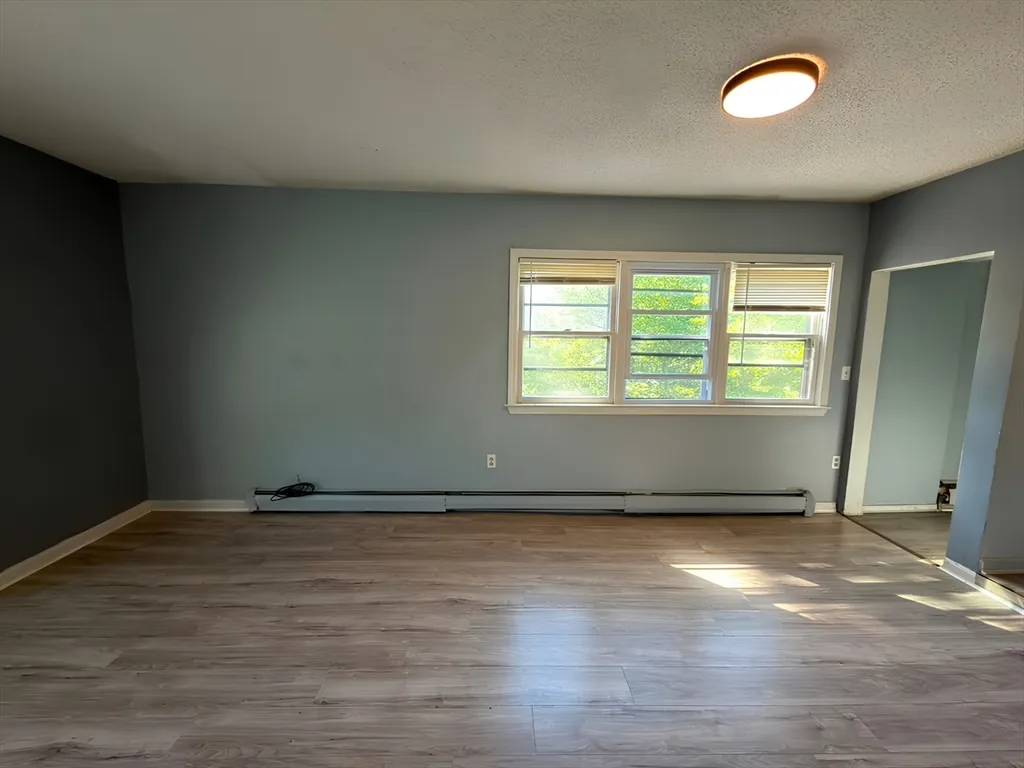 3 bed, 1 bath apartment for rent at 164-166 Woodlawn St Unit 3, Springfield — photo 11 of 14