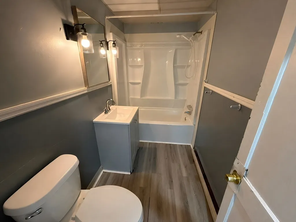 3 bed, 1 bath apartment for rent at 164-166 Woodlawn St Unit 3, Springfield — photo 14 of 14