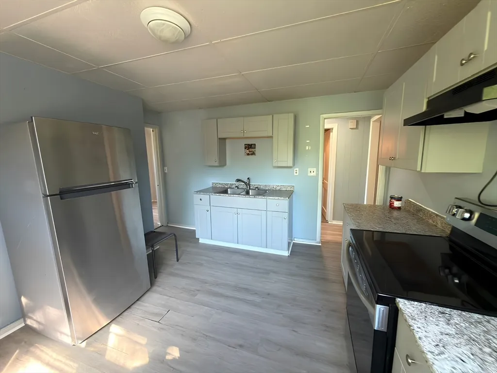 3 bed, 1 bath apartment for rent at 164-166 Woodlawn St Unit 3, Springfield — photo 2 of 14