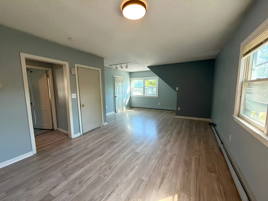 3 bed, 1 bath apartment for rent at 164-166 Woodlawn St Unit 3, Springfield — photo 9 of 14