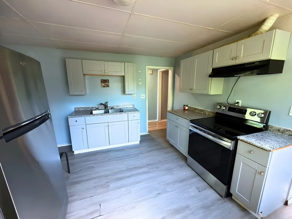 3 bed, 1 bath apartment for rent at 164-166 Woodlawn St Unit 3, Springfield — photo 1 of 14