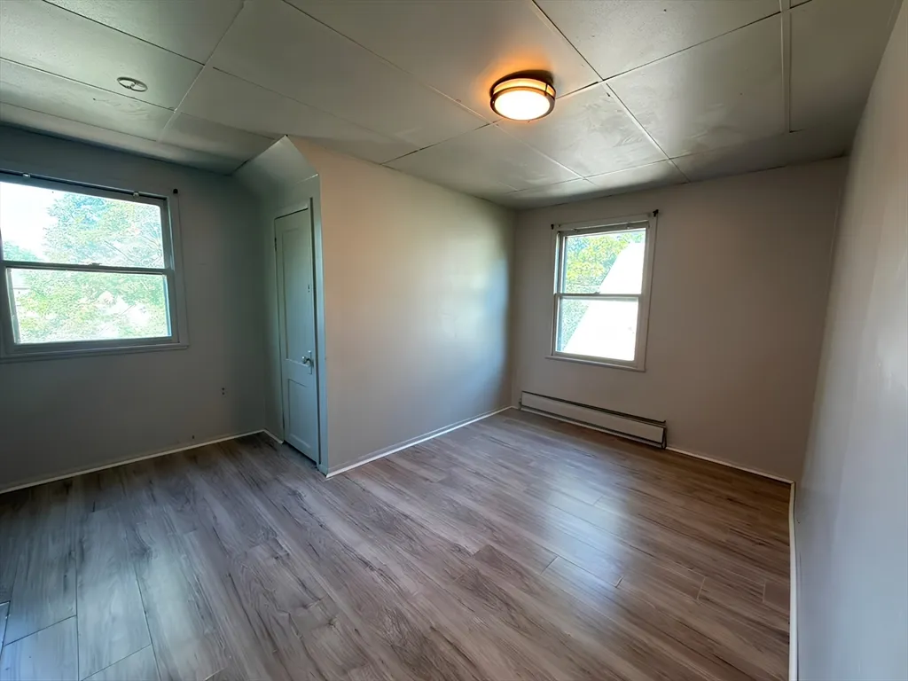 3 bed, 1 bath apartment for rent at 164-166 Woodlawn St Unit 3, Springfield — photo 5 of 14