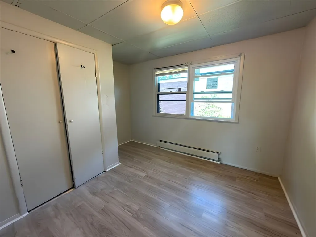 3 bed, 1 bath apartment for rent at 164-166 Woodlawn St Unit 3, Springfield — photo 8 of 14