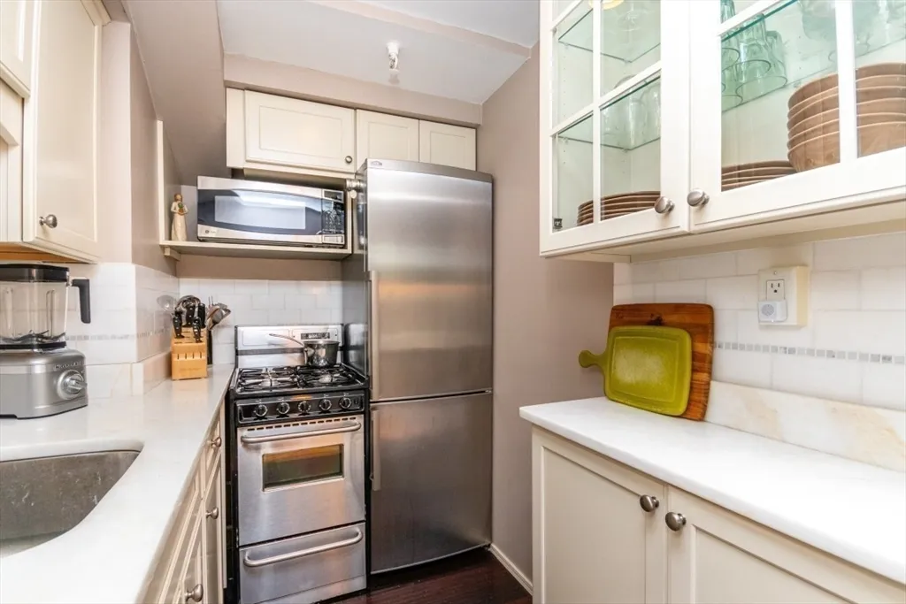 1 bed, 1 bath apartment for rent at 164 Beacon St Unit 2, Back Bay — photo 6 of 12