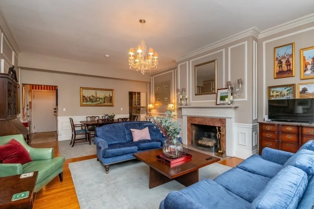 1 bed, 1 bath apartment for rent at 164 Beacon St Unit 2, Back Bay — photo 3 of 12