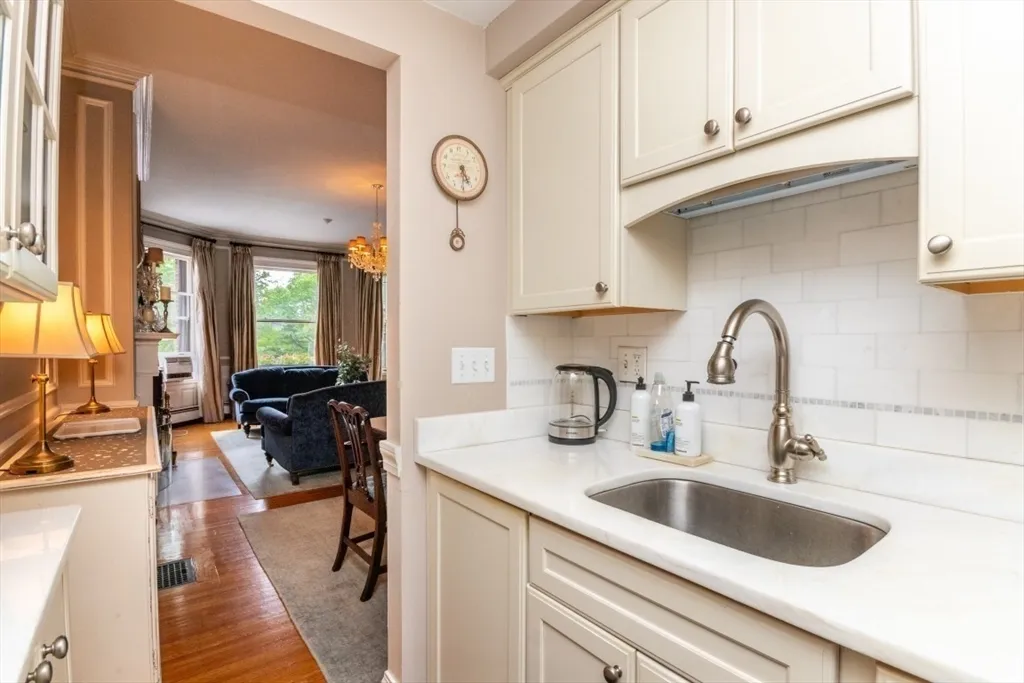 1 bed, 1 bath apartment for rent at 164 Beacon St Unit 2, Back Bay — photo 5 of 12