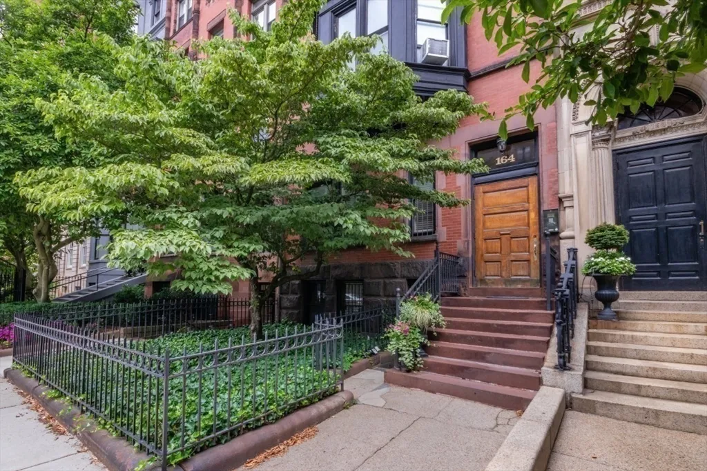 1 bed, 1 bath apartment for rent at 164 Beacon St Unit 2, Back Bay — photo 11 of 12