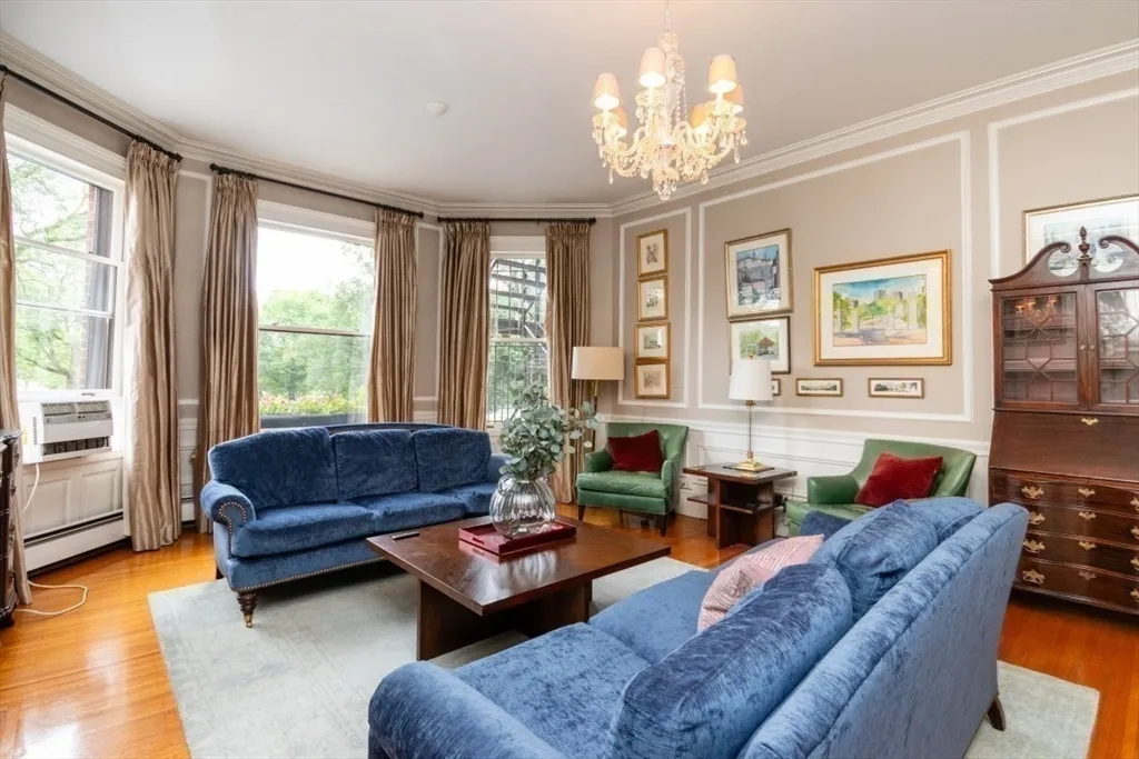 1 bed, 1 bath apartment for rent at 164 Beacon St Unit 2, Back Bay