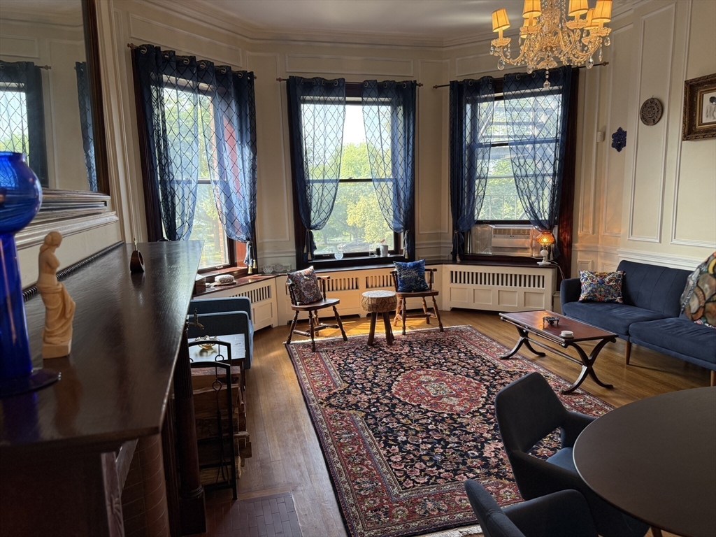 1 bed, 1 bath apartment for rent at 164 Beacon St Unit 4, Back Bay — photo 2 of 13
