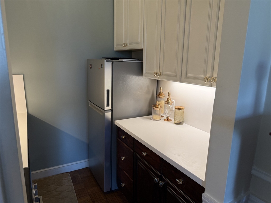 1 bed, 1 bath apartment for rent at 164 Beacon St Unit 4, Back Bay — photo 6 of 13