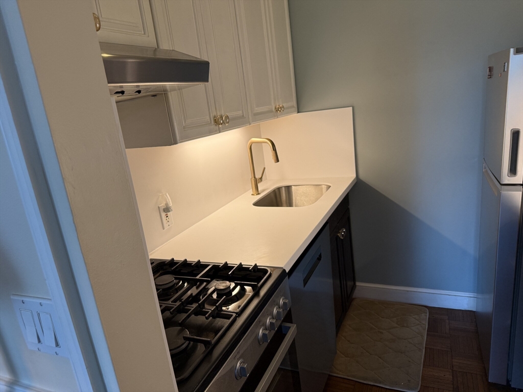 1 bed, 1 bath apartment for rent at 164 Beacon St Unit 4, Back Bay — photo 5 of 13