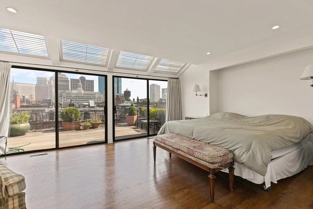 3 bed, 2 bath apartment for rent at 164 Beacon St Unit 9/10, Back Bay — photo 15 of 19