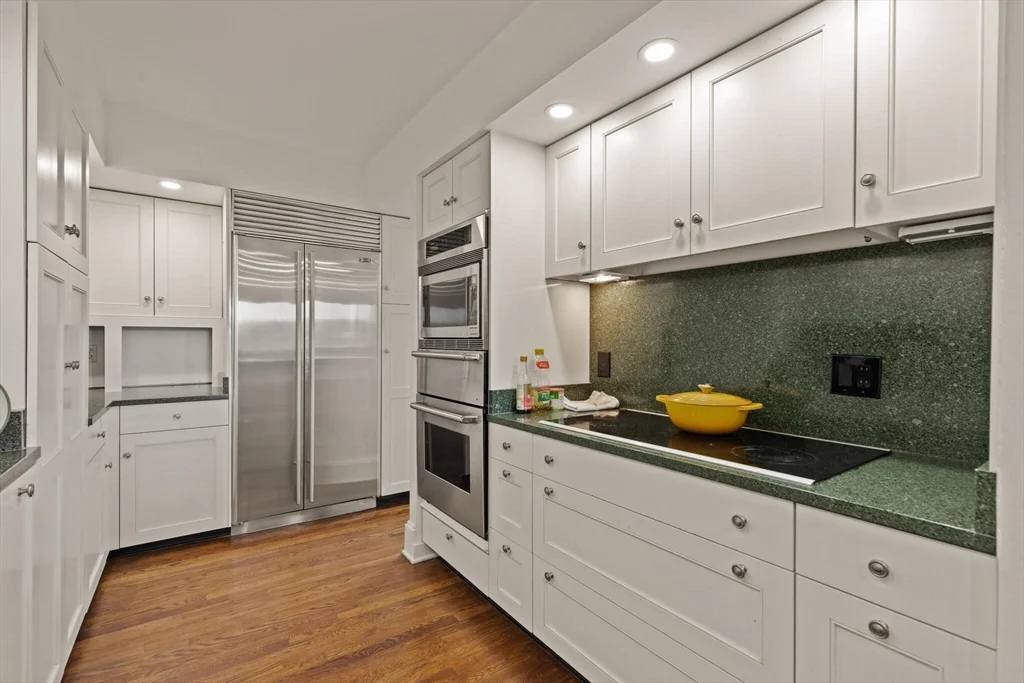 3 bed, 2 bath apartment for rent at 164 Beacon St Unit 9/10, Back Bay — photo 5 of 19