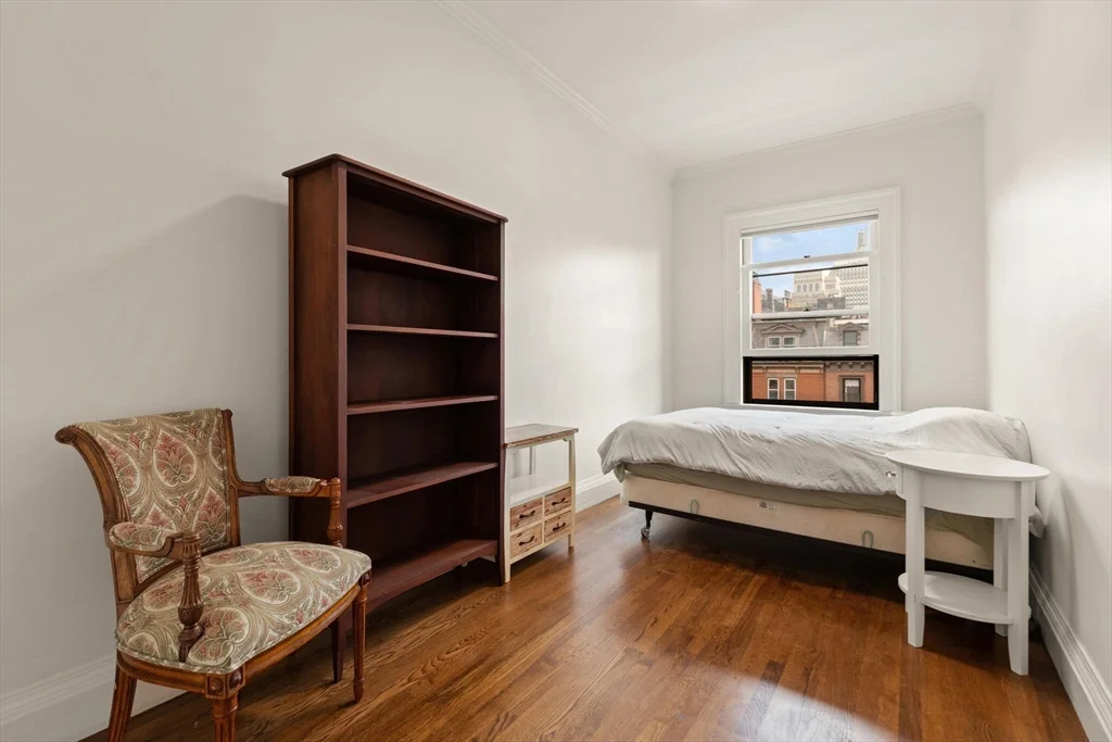 3 bed, 2 bath apartment for rent at 164 Beacon St Unit 9/10, Back Bay — photo 8 of 19