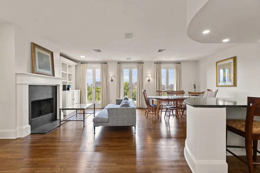 3 bed, 2 bath apartment for rent at 164 Beacon St Unit 9/10, Back Bay