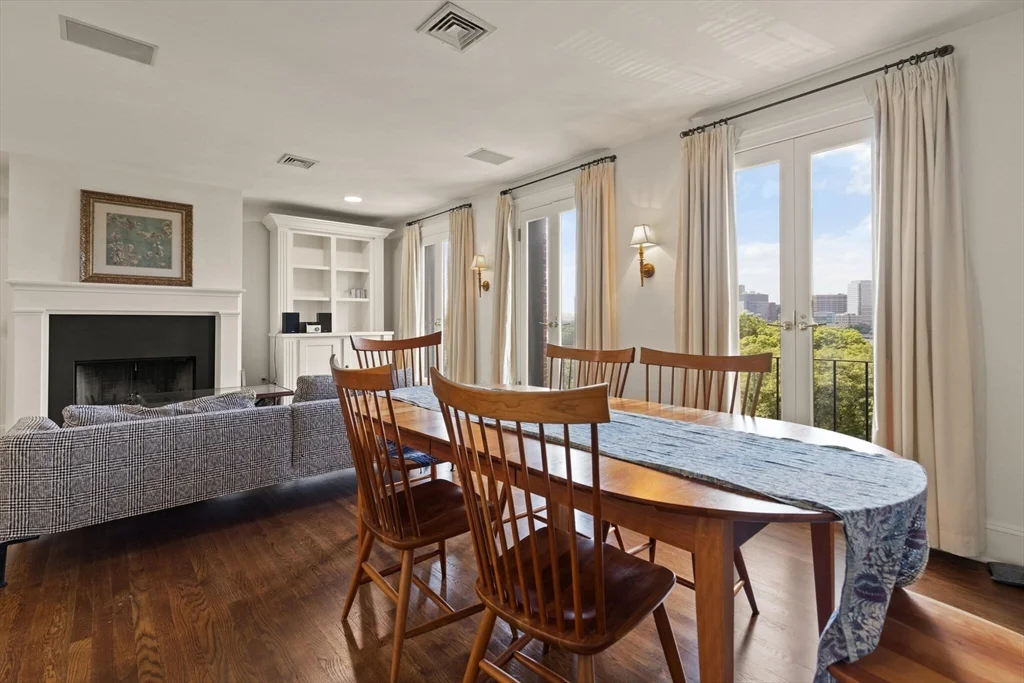 3 bed, 2 bath apartment for rent at 164 Beacon St Unit 9/10, Back Bay — photo 2 of 19