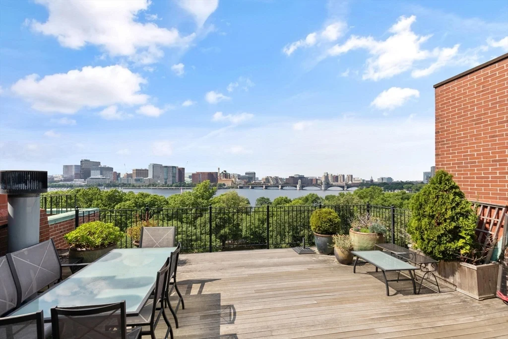 3 bed, 2 bath apartment for rent at 164 Beacon St Unit 9/10, Back Bay — photo 12 of 19
