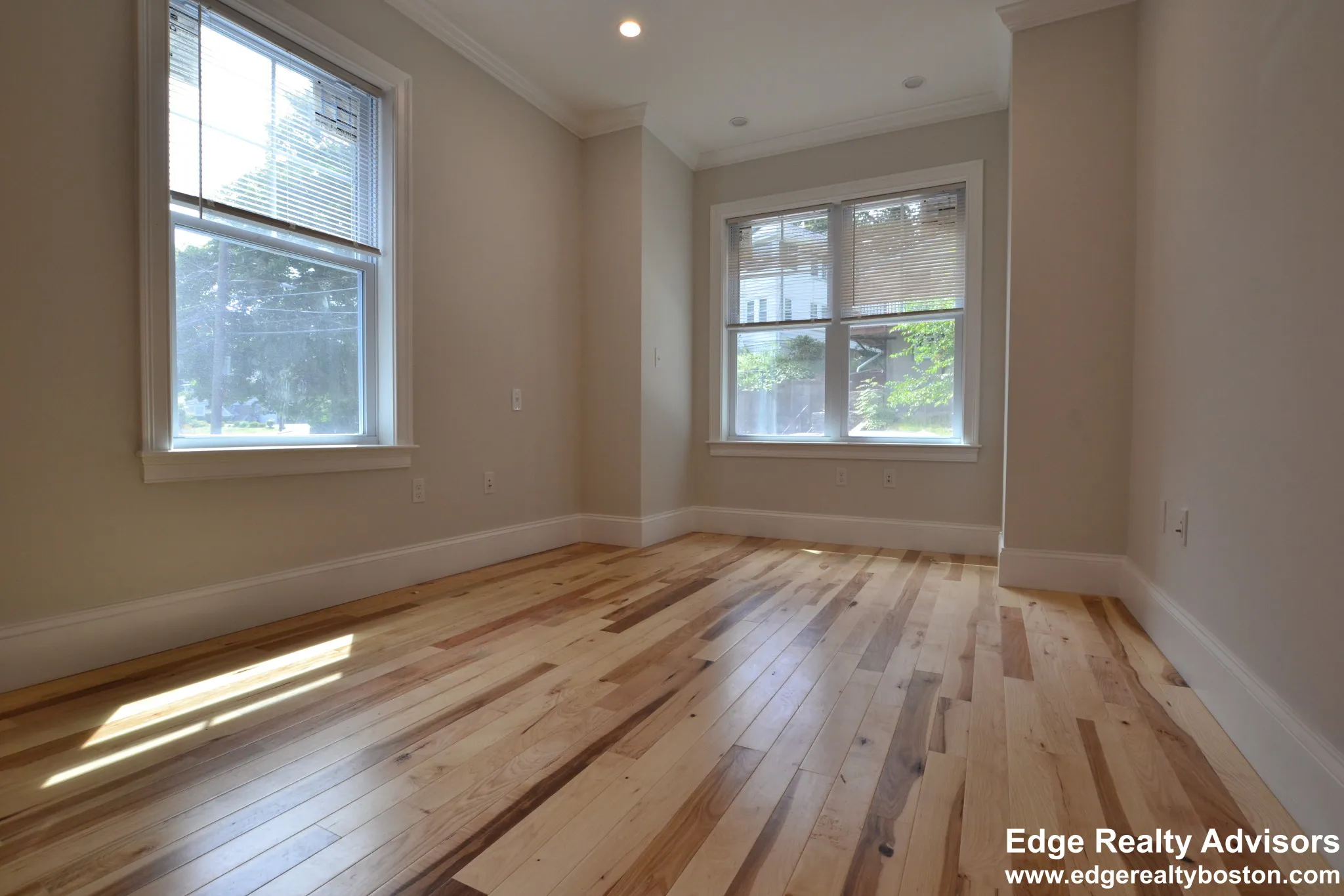 4 bed, 3.5 bath apartment for rent at 164 Bigelow St Unit 1, Oak Square — photo 4 of 17
