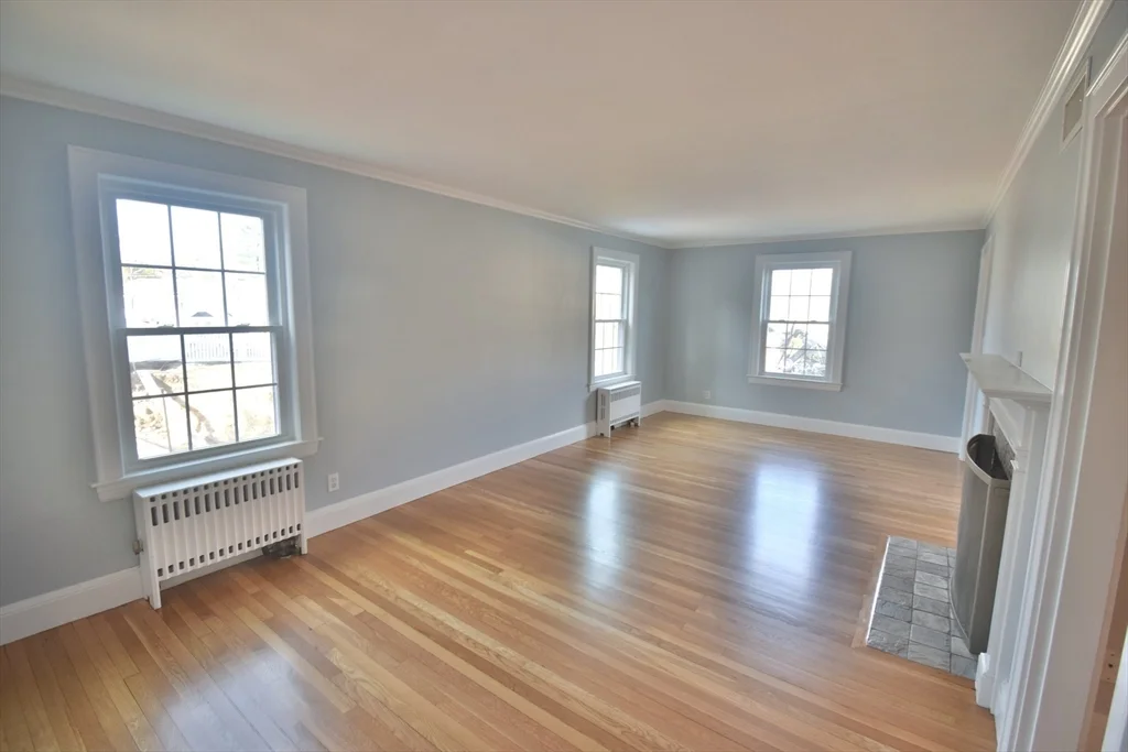4 bed, 2 bath apartment for rent at 164 Florence Rd Unit -, Waltham — photo 5 of 19