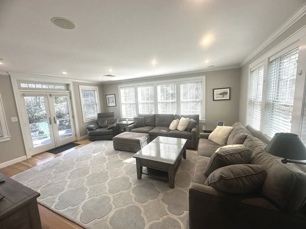 4 bed, 2 bath apartment for rent at 164 Florence Rd Unit -, Waltham — photo 18 of 19
