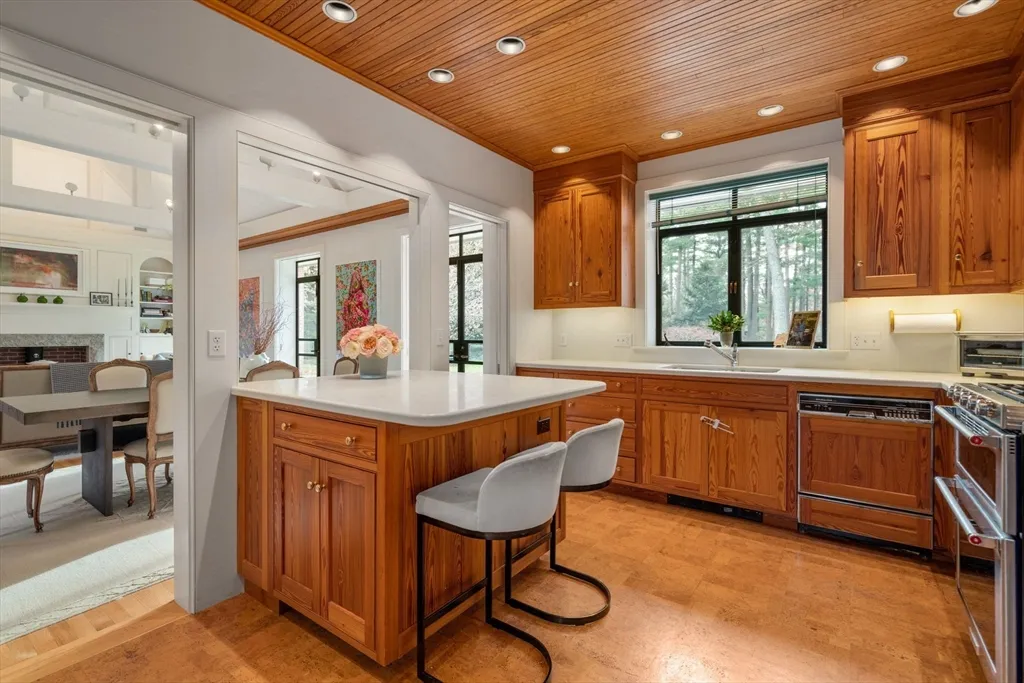 6 bed, 3 bath apartment for rent at 164 Forest St Unit 164, Sherborn — photo 9 of 32