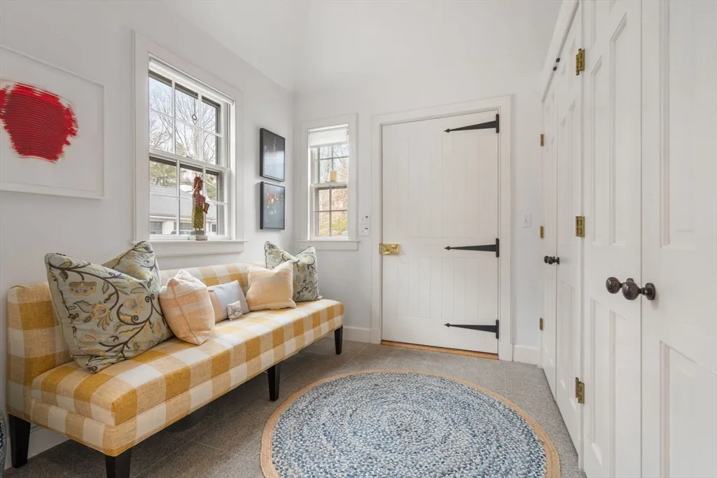 6 bed, 3 bath apartment for rent at 164 Forest St Unit 164, Sherborn — photo 4 of 32