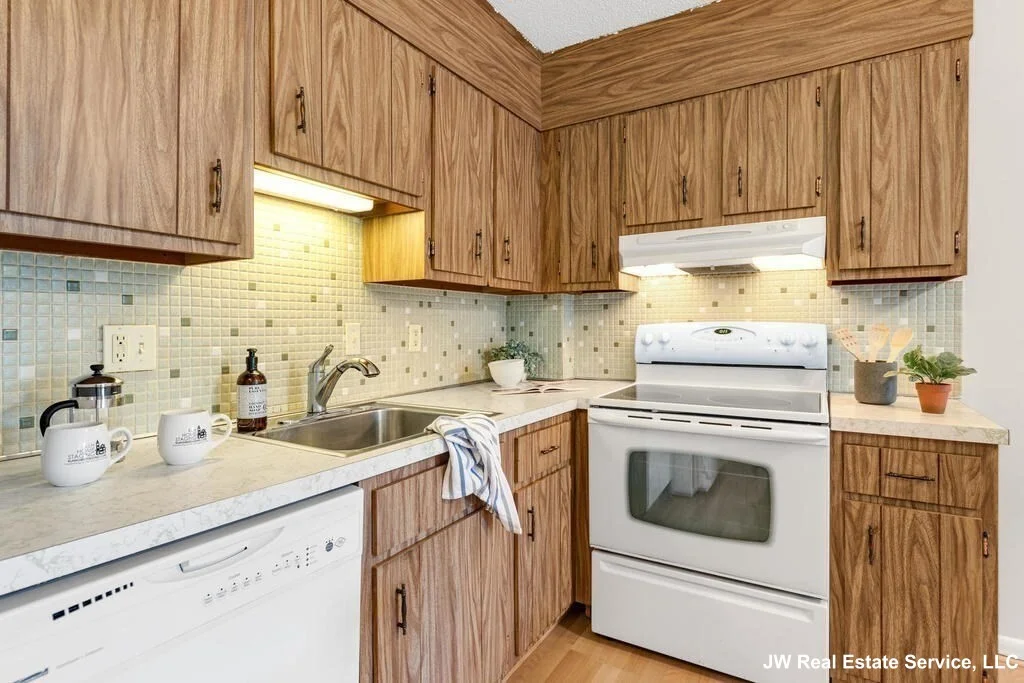 1 bed, 1 bath apartment for rent at 164 Galen St Unit 46, Watertown — photo 5 of 15