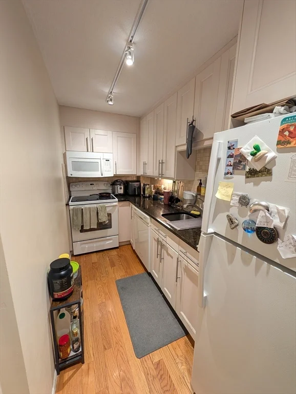 1 bed, 1 bath apartment for rent at 164 Galen St Unit 47, Watertown — photo 4 of 11